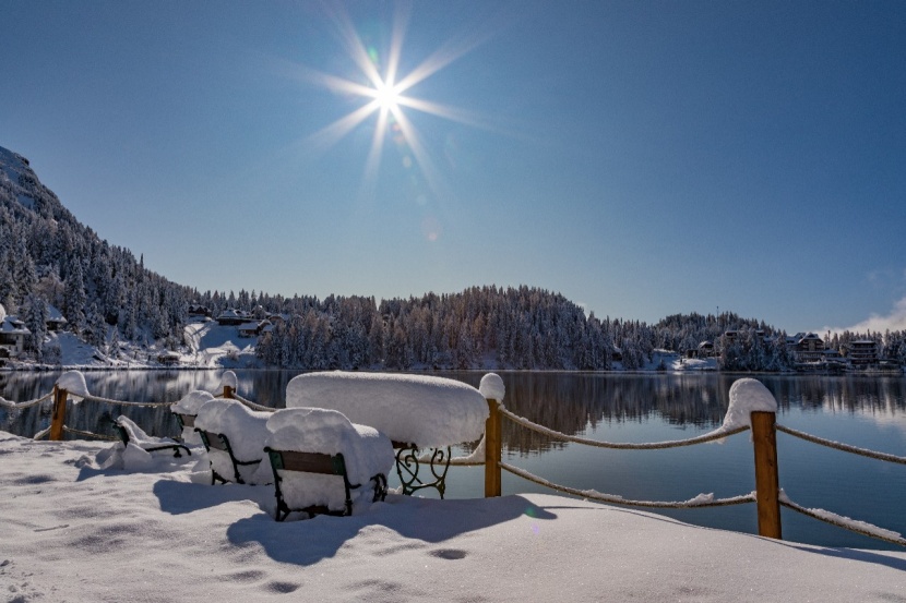 Eislaufen Vor Naturkulisse