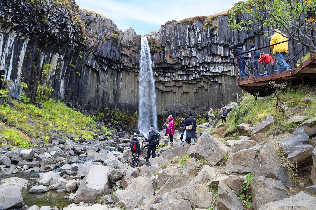 svartifoss waterfall hike
